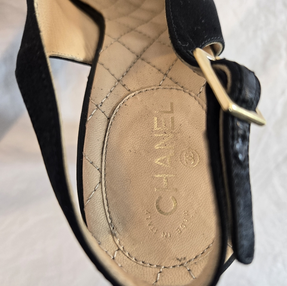 Chanel Women's Size 41 Black 2015 Runway Black Satin Lucite Heel Peep Toe Pumps - Picture 7 of 12